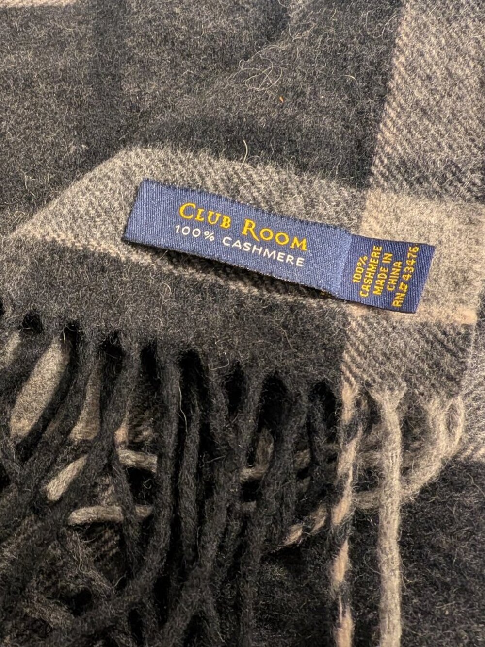 Club Room 100% Cashmere Black & Grey Plaid Scarf - Picture 2 of 6